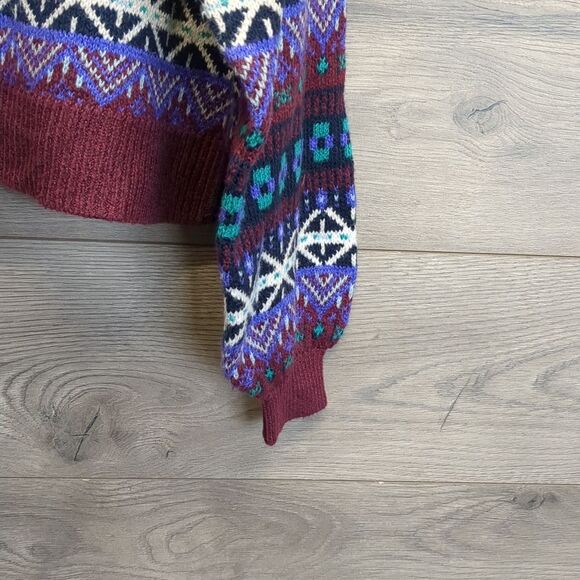 American Eagle Patterned Winter Theme Sweater Womens Regular Size XS - Picture 4 of 7